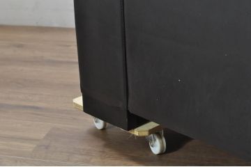 中古　美品　Cassina(カッシーナ)　 Cassina ixc.(イクスシー) 　CATHERINE MEMMI(カトリーヌメミ)　シンプルモダンなデザインが素敵な3人掛けソファ(三人掛け、3Pソファ、アームソファ、レザー)(定価約80万円)(R-080350)