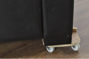 中古　美品　Cassina(カッシーナ)　 Cassina ixc.(イクスシー) 　CATHERINE MEMMI(カトリーヌメミ)　シンプルモダンなデザインが素敵な3人掛けソファ(三人掛け、3Pソファ、アームソファ、レザー)(定価約80万円)(R-080350)