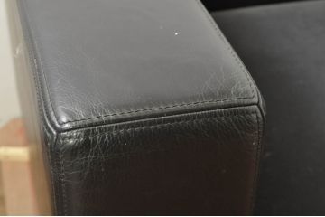 中古　美品　Cassina(カッシーナ)　 Cassina ixc.(イクスシー) 　CATHERINE MEMMI(カトリーヌメミ)　シンプルモダンなデザインが素敵な3人掛けソファ(三人掛け、3Pソファ、アームソファ、レザー)(定価約80万円)(R-080350)