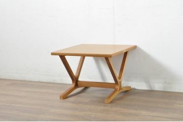 和製ビンテージ　希少モデル　天童木工　ペリカンシリーズ　チーク材　落ち着きのある色味とシンプルなデザインが取り入れやすいサイドテーブル(2人掛け、スクエアテーブル、カフェテーブル、コーヒーテーブル、ビンテージ)(R-080352)