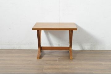 和製ビンテージ　希少モデル　天童木工　ペリカンシリーズ　チーク材　落ち着きのある色味とシンプルなデザインが取り入れやすいサイドテーブル(2人掛け、スクエアテーブル、カフェテーブル、コーヒーテーブル、ビンテージ)(R-080352)