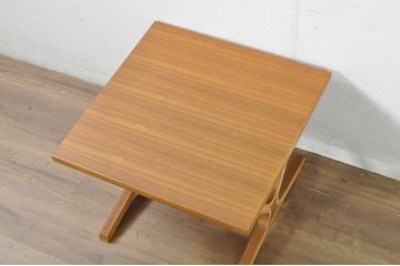 和製ビンテージ　希少モデル　天童木工　ペリカンシリーズ　チーク材　落ち着きのある色味とシンプルなデザインが取り入れやすいサイドテーブル(2人掛け、スクエアテーブル、カフェテーブル、コーヒーテーブル、ビンテージ)(R-080352)