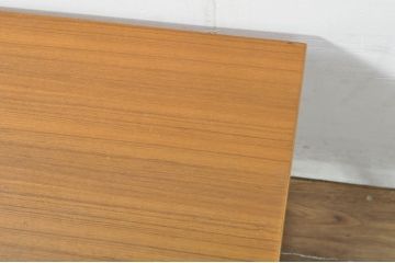 和製ビンテージ　希少モデル　天童木工　ペリカンシリーズ　チーク材　落ち着きのある色味とシンプルなデザインが取り入れやすいサイドテーブル(2人掛け、スクエアテーブル、カフェテーブル、コーヒーテーブル、ビンテージ)(R-080352)