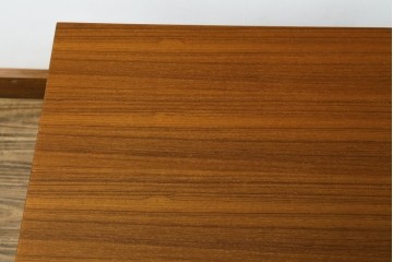 和製ビンテージ　希少モデル　天童木工　ペリカンシリーズ　チーク材　落ち着きのある色味とシンプルなデザインが取り入れやすいサイドテーブル　(R-080352)