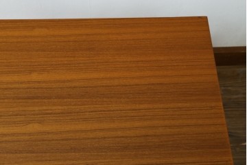 和製ビンテージ　希少モデル　天童木工　ペリカンシリーズ　チーク材　落ち着きのある色味とシンプルなデザインが取り入れやすいサイドテーブル　(R-080352)
