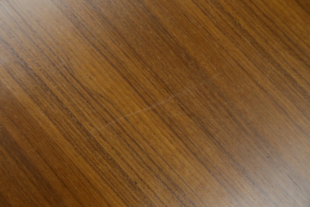和製ビンテージ　希少モデル　天童木工　ペリカンシリーズ　チーク材　落ち着きのある色味とシンプルなデザインが取り入れやすいサイドテーブル　(R-080352)