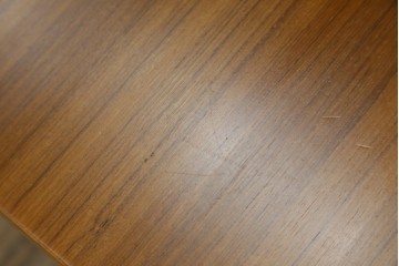 和製ビンテージ　希少モデル　天童木工　ペリカンシリーズ　チーク材　落ち着きのある色味とシンプルなデザインが取り入れやすいサイドテーブル　(R-080352)
