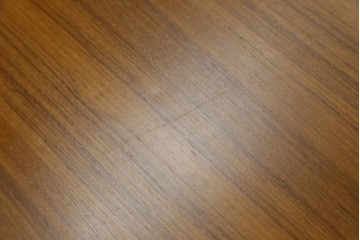 和製ビンテージ　希少モデル　天童木工　ペリカンシリーズ　チーク材　落ち着きのある色味とシンプルなデザインが取り入れやすいサイドテーブル　(R-080352)