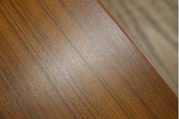 和製ビンテージ　希少モデル　天童木工　ペリカンシリーズ　チーク材　落ち着きのある色味とシンプルなデザインが取り入れやすいサイドテーブル　(R-080352)