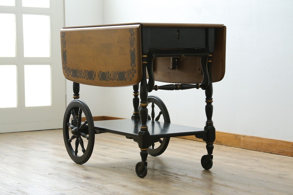 アメリカヴィンテージ　希少な廃版品　アメリカ高級家具　Ethan Allen(イーセン・アーレン)　花のデザインが魅力のバタフライサービスワゴン　(R-080353)