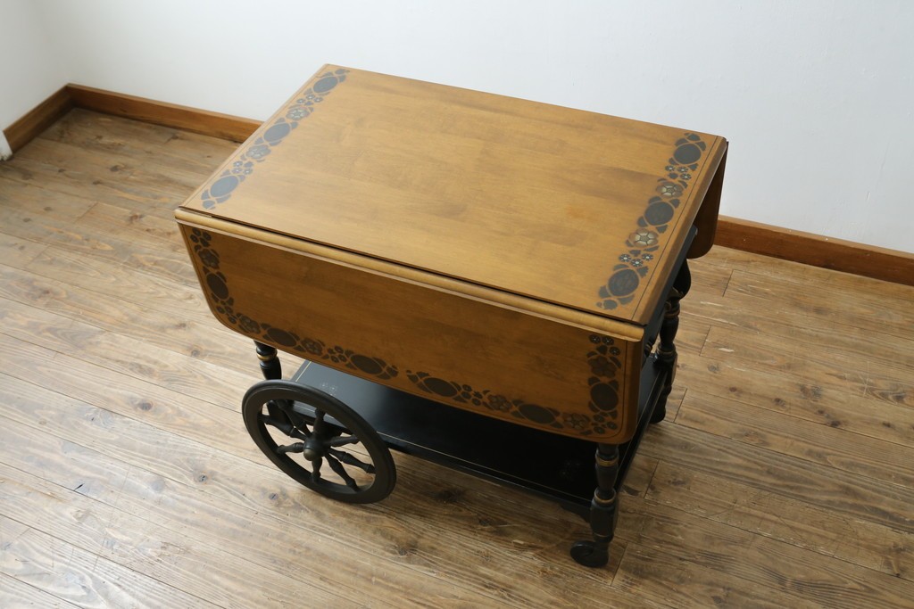 アメリカヴィンテージ　希少な廃版品　アメリカ高級家具　Ethan Allen(イーセン・アーレン)　花のデザインが魅力のバタフライサービスワゴン　(R-080353)