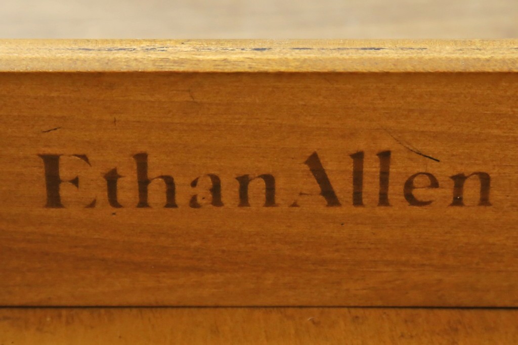 アメリカヴィンテージ　希少な廃版品　アメリカ高級家具　Ethan Allen(イーセン・アーレン)　花のデザインが魅力のバタフライサービスワゴン　(R-080353)