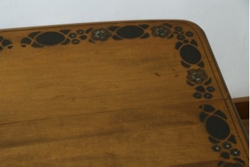 アメリカヴィンテージ　希少な廃版品　アメリカ高級家具　Ethan Allen(イーセン・アーレン)　花のデザインが魅力のバタフライサービスワゴン　(R-080353)