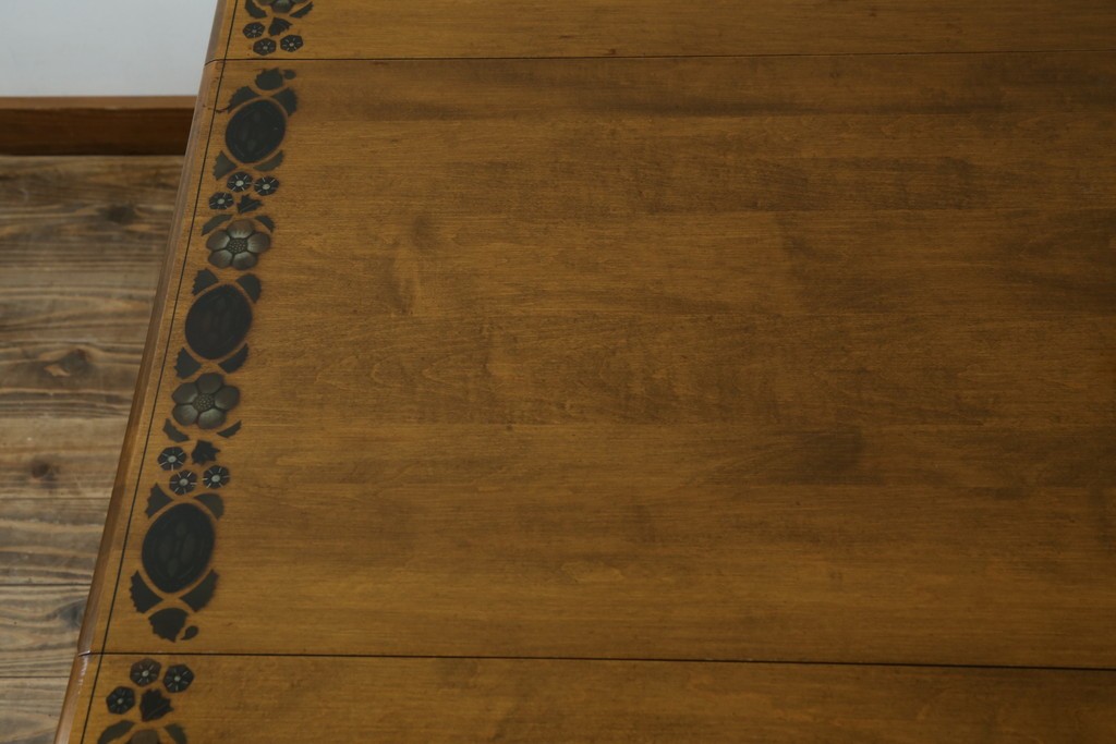 アメリカヴィンテージ　希少な廃版品　アメリカ高級家具　Ethan Allen(イーセン・アーレン)　花のデザインが魅力のバタフライサービスワゴン　(R-080353)