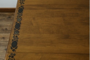 アメリカヴィンテージ　希少な廃版品　アメリカ高級家具　Ethan Allen(イーセン・アーレン)　花のデザインが魅力のバタフライサービスワゴン　(R-080353)