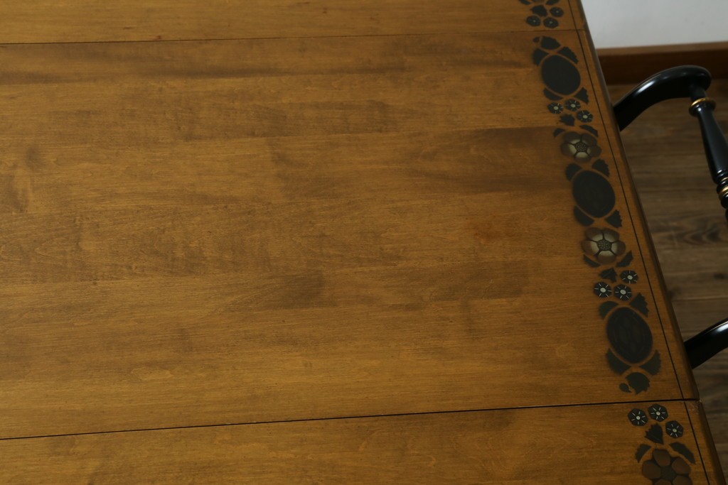 アメリカヴィンテージ　希少な廃版品　アメリカ高級家具　Ethan Allen(イーセン・アーレン)　花のデザインが魅力のバタフライサービスワゴン　(R-080353)