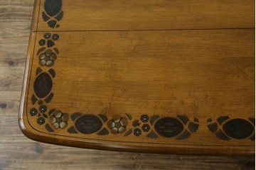 アメリカヴィンテージ　希少な廃版品　アメリカ高級家具　Ethan Allen(イーセン・アーレン)　花のデザインが魅力のバタフライサービスワゴン　(R-080353)