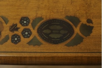 アメリカヴィンテージ　希少な廃版品　アメリカ高級家具　Ethan Allen(イーセン・アーレン)　花のデザインが魅力のバタフライサービスワゴン　(R-080353)