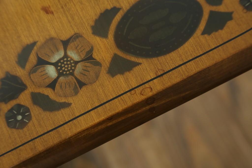 アメリカヴィンテージ　希少な廃版品　アメリカ高級家具　Ethan Allen(イーセン・アーレン)　花のデザインが魅力のバタフライサービスワゴン　(R-080353)