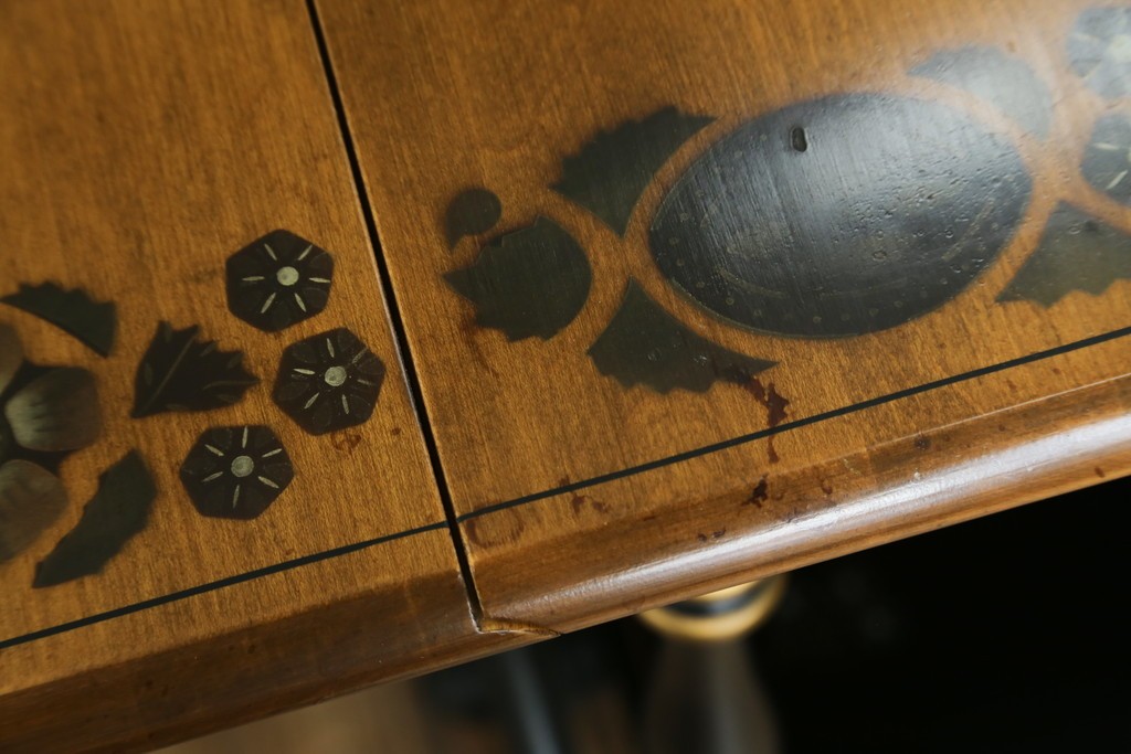 アメリカヴィンテージ　希少な廃版品　アメリカ高級家具　Ethan Allen(イーセン・アーレン)　花のデザインが魅力のバタフライサービスワゴン　(R-080353)