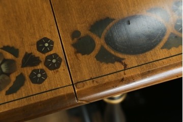 アメリカヴィンテージ　希少な廃版品　アメリカ高級家具　Ethan Allen(イーセン・アーレン)　花のデザインが魅力のバタフライサービスワゴン　(R-080353)