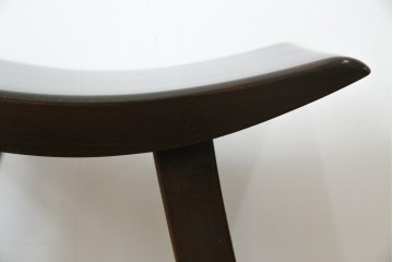 和製アンティーク　吉田璋也(よしだしょうや)　個性的なデザインが目を惹くスツール(椅子、イス、ディスプレイ)(R-080355)