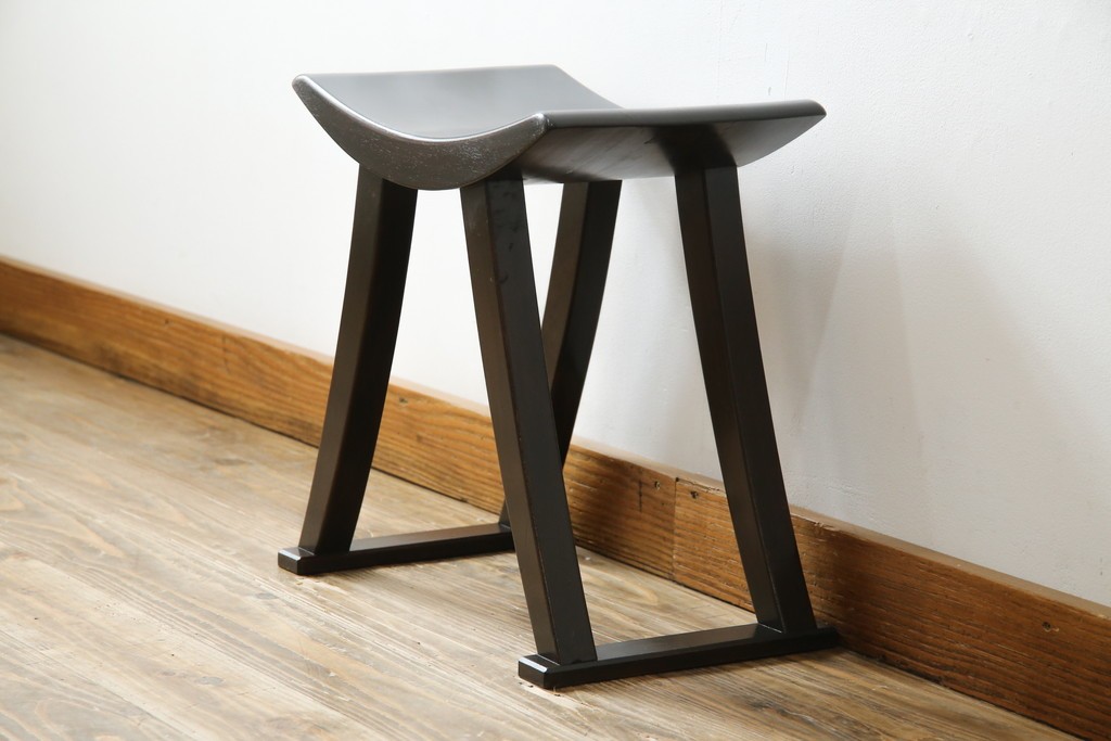和製アンティーク　吉田璋也(よしだしょうや)　個性的なデザインが目を惹くスツール(椅子、イス、ディスプレイ)(R-080355)