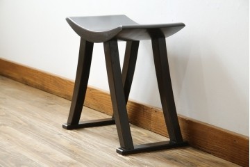 和製アンティーク　吉田璋也(よしだしょうや)　個性的なデザインが目を惹くスツール(椅子、イス、ディスプレイ)(R-080355)