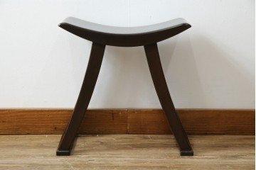 和製アンティーク　吉田璋也(よしだしょうや)　個性的なデザインが目を惹くスツール(椅子、イス、ディスプレイ)(R-080355)