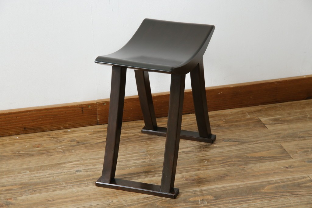 和製アンティーク　吉田璋也(よしだしょうや)　個性的なデザインが目を惹くスツール(椅子、イス、ディスプレイ)(R-080355)