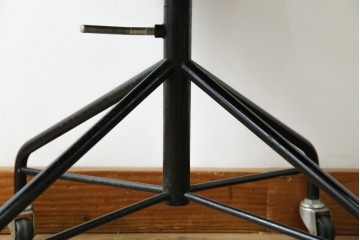 和製ビンテージ　美品　天童木工　メンズライクなインテリアにおすすめのデスクチェア　(R-080356)