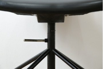 和製ビンテージ　美品　天童木工　メンズライクなインテリアにおすすめのデスクチェア　(R-080356)