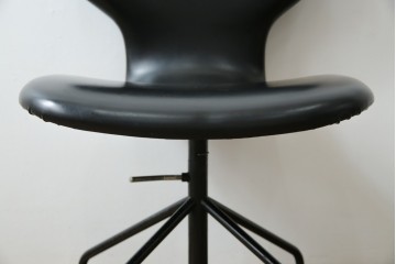 和製ビンテージ　美品　天童木工　メンズライクなインテリアにおすすめのデスクチェア　(R-080356)