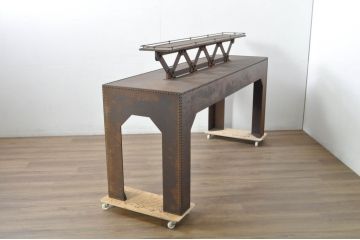 中古　特注 オーダー品　重量約250kg　無骨なデザインが格好いいアンティーク調のアイアン飾り棚(陳列棚、展示台、展示棚、ディスプレイ台、店舗什器)(製作費約150万円)(R-080358)