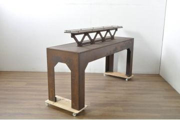 中古　特注 オーダー品　重量約250kg　無骨なデザインが格好いいアンティーク調のアイアン飾り棚(陳列棚、展示台、展示棚、ディスプレイ台、店舗什器)(製作費約150万円)(R-080358)