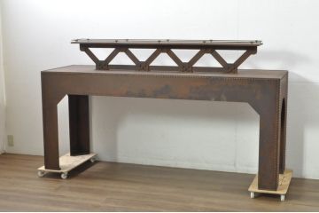 中古　特注 オーダー品　重量約250kg　無骨なデザインが格好いいアンティーク調のアイアン飾り棚(陳列棚、展示台、展示棚、ディスプレイ台、店舗什器)(製作費約150万円)(R-080358)