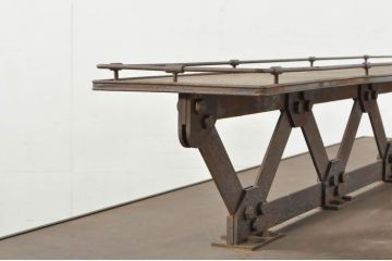 中古　特注 オーダー品　重量約250kg　無骨なデザインが格好いいアンティーク調のアイアン飾り棚(陳列棚、展示台、展示棚、ディスプレイ台、店舗什器)(製作費約150万円)(R-080358)