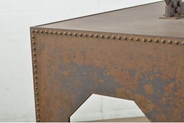 中古　特注 オーダー品　重量約250kg　無骨なデザインが格好いいアンティーク調のアイアン飾り棚(陳列棚、展示台、展示棚、ディスプレイ台、店舗什器)(製作費約150万円)(R-080358)