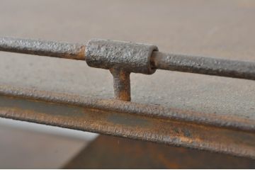 中古　特注 オーダー品　重量約250kg　無骨なデザインが格好いいアンティーク調のアイアン飾り棚(陳列棚、展示台、展示棚、ディスプレイ台、店舗什器)(製作費約150万円)(R-080358)