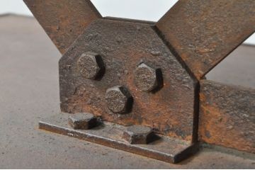 中古　特注 オーダー品　重量約250kg　無骨なデザインが格好いいアンティーク調のアイアン飾り棚(陳列棚、展示台、展示棚、ディスプレイ台、店舗什器)(製作費約150万円)(R-080358)