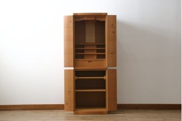 中古　未使用展示品　桜模様と明るい色合いが軽やかな雰囲気を醸し出す照明付きのモダン仏壇(床置き仏壇、家具調仏壇、祭壇、戸棚、収納棚)(定価約40万円)(R-080361)