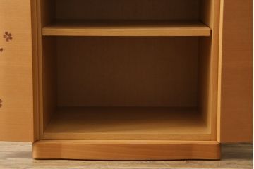 中古　未使用展示品　桜模様と明るい色合いが軽やかな雰囲気を醸し出す照明付きのモダン仏壇(床置き仏壇、家具調仏壇、祭壇、戸棚、収納棚)(定価約40万円)(R-080361)