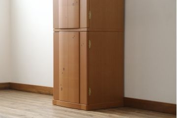 中古　未使用展示品　桜模様と明るい色合いが軽やかな雰囲気を醸し出す照明付きのモダン仏壇(床置き仏壇、家具調仏壇、祭壇、戸棚、収納棚)(定価約40万円)(R-080361)