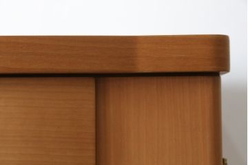 中古　未使用展示品　桜模様と明るい色合いが軽やかな雰囲気を醸し出す照明付きのモダン仏壇(床置き仏壇、家具調仏壇、祭壇、戸棚、収納棚)(定価約40万円)(R-080361)