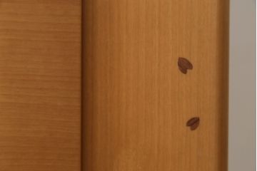 中古　未使用展示品　桜模様と明るい色合いが軽やかな雰囲気を醸し出す照明付きのモダン仏壇(床置き仏壇、家具調仏壇、祭壇、戸棚、収納棚)(定価約40万円)(R-080361)