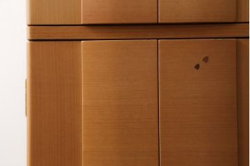 中古　未使用展示品　桜模様と明るい色合いが軽やかな雰囲気を醸し出す照明付きのモダン仏壇(床置き仏壇、家具調仏壇、祭壇、戸棚、収納棚)(定価約40万円)(R-080361)