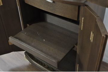 中古　未使用展示品　タモ材　落ち着いた色味とシンプルなデザインがお部屋に馴染みやすいモダン仏壇(床置き仏壇、家具調仏壇、祭壇、戸棚、収納棚)(定価約45万円)(R-080362)