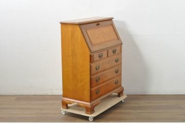 中古　横浜クラシック家具　ダニエル(Daniel)　アーリーアメリカン　A-304P　気品漂うライティングビューロー(簿記机、ワークデスク、在宅用、在宅ワーク用、サイドチェスト、引き出し)(定価約53万4千円)(R-080364)