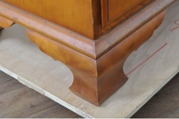 中古　横浜クラシック家具　ダニエル(Daniel)　アーリーアメリカン　A-304P　気品漂うライティングビューロー(簿記机、ワークデスク、在宅用、在宅ワーク用、サイドチェスト、引き出し)(定価約53万4千円)(R-080364)