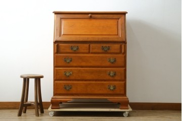 中古　横浜クラシック家具　ダニエル(Daniel)　アーリーアメリカン　A-304P　気品漂うライティングビューロー　定価約53万4千円　(R-080364)